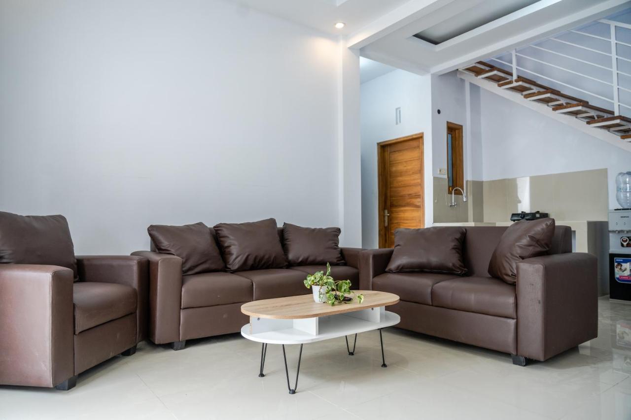 Azalia Homestay Yogyakarta Exterior foto