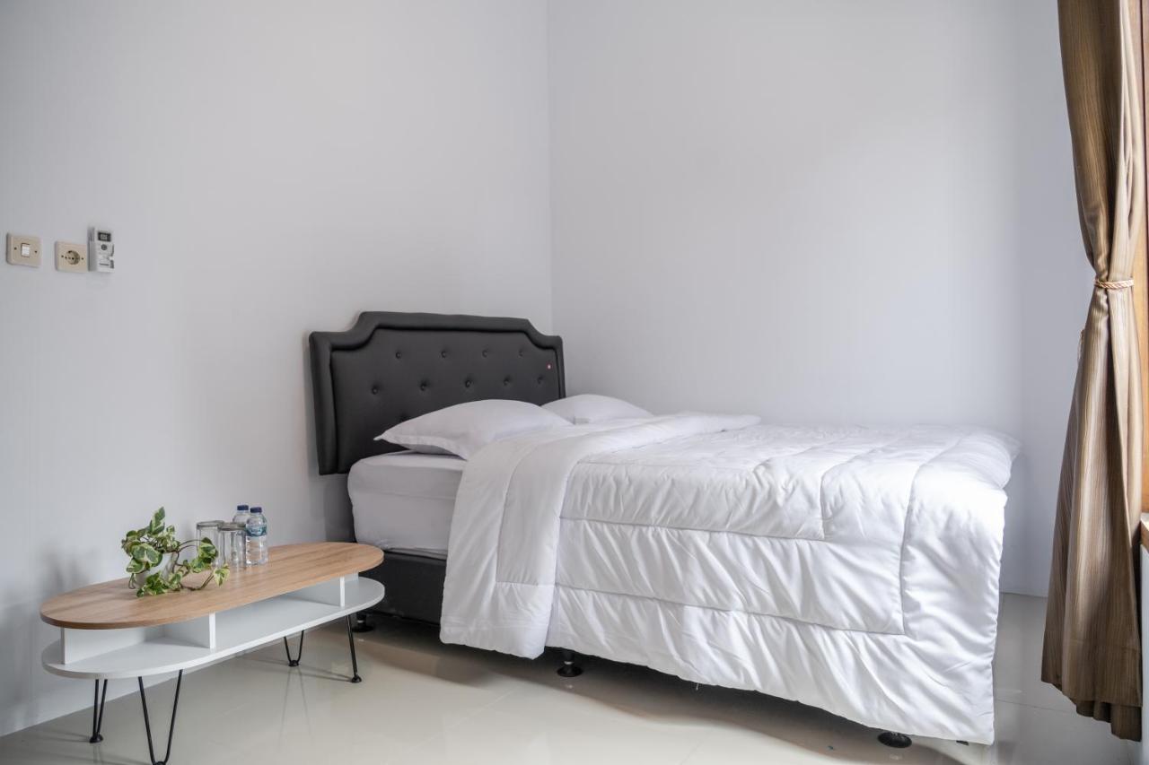 Azalia Homestay Yogyakarta Exterior foto
